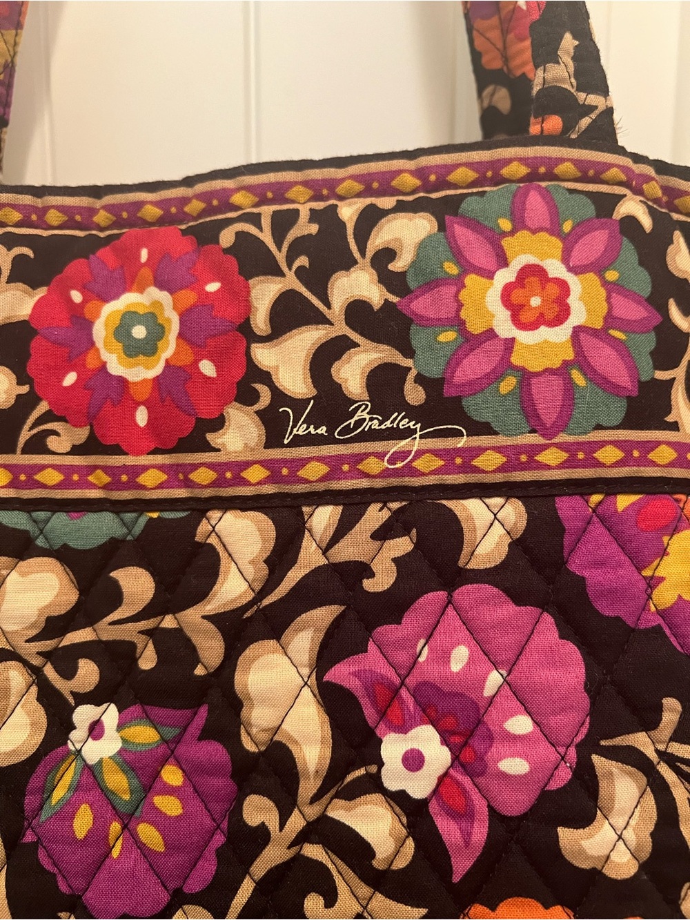 Vera Bradley Suzani Holiday Tote with Matching Makeup Bag 16”x14”x8” - Picture 3 of 11